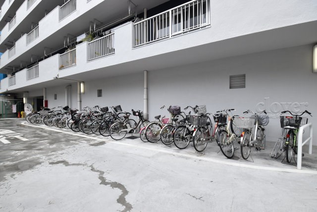 【駐輪場】 | 新中野マンション | 自転車置き場。マンションの共用部にあたります。空きの有無や駐輪料金、各戸の台数制限などについては、改めてお問い合わせください。～即日のご見学可能～　お問合せはお気軽にどうぞ。