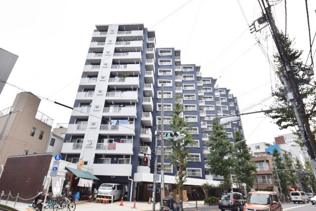 【現況写真】 | 新中野マンション | 前面道路と外観の様子です。～即日のご見学可能～　お問合せはお気軽にどうぞ。