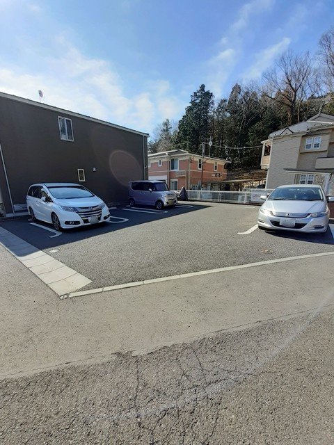 プラシードアルバⅤの駐車場