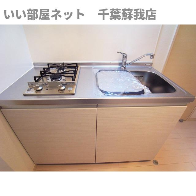 エヴァンコートⅣのキッチン|コンロ付きなので、わざわざコンロを準備する必要がないです！