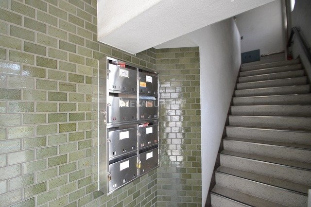広島市西区西観音町の賃貸マンションのエントランス