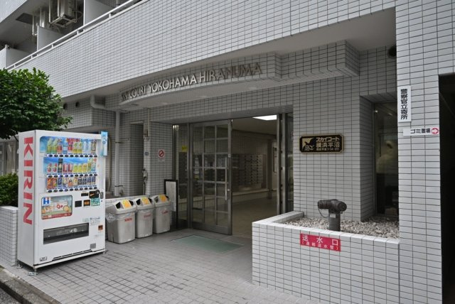 スカイコート横浜平沼のエントランス
