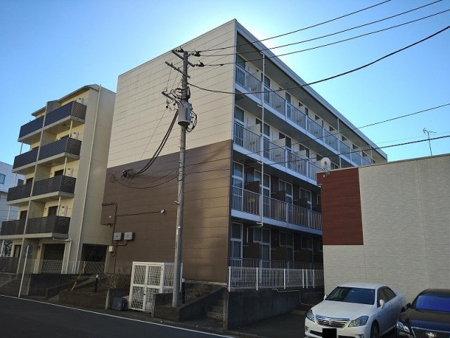 レオパレスヒューゲル参番館の外観