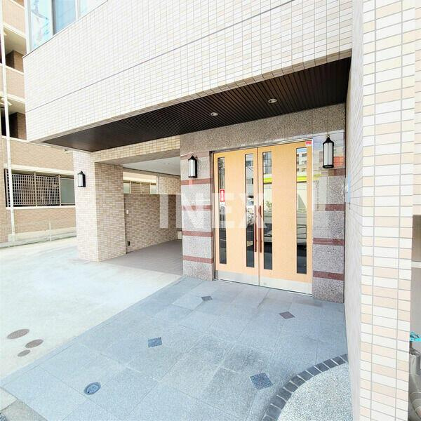 横浜市磯子区中原１丁目の賃貸マンションのエントランス