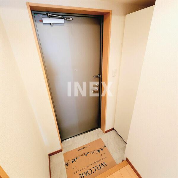 横浜市磯子区中原１丁目の賃貸マンションの玄関