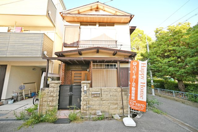 尼崎市東園田町7丁目建築条件付き売土地の前面道路含む現地写真|ご家族の暮らしに合わせた間取りや収納など、理想の住まいづくりをお手伝いします。建物プランや建築費用についてのご相談も承っております。現地見学も受付中ですので、ぜひお気軽にお問い合わせください。
