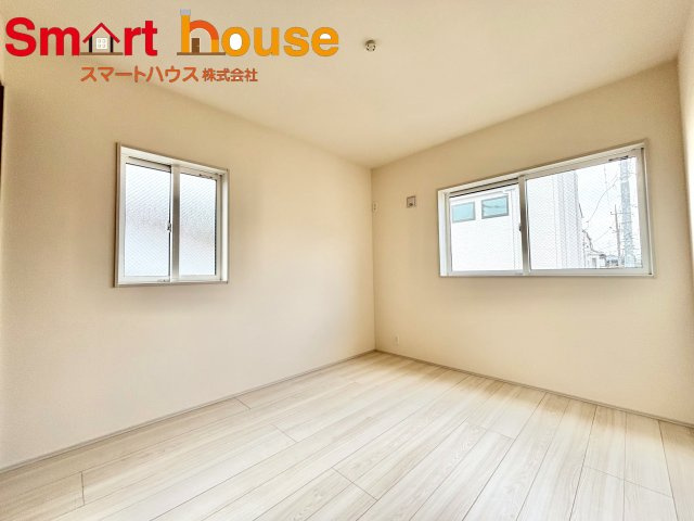 相模原市中央区陽光台5丁目 の洋室|採光・通風が心地よいお部屋♪子供部屋や書斎など多目的に使えて、成長に合わせた部屋割り変更も可能です。