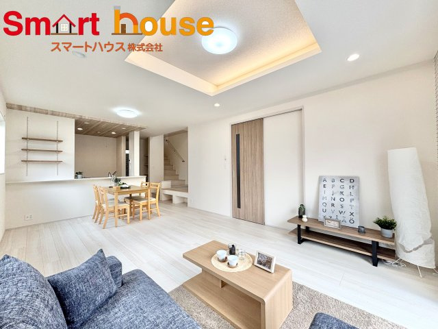 相模原市中央区陽光台5丁目 の居間・リビング|家族がゆったり寛げるリビング空間♪家具等は、実際の物件には設置されておらず、販売価格にも含まれません。
