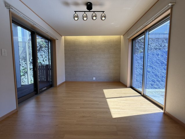 朝霧東町2丁目戸建の居間・リビング|リビングです