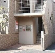 武蔵関マンション７号棟のエントランス