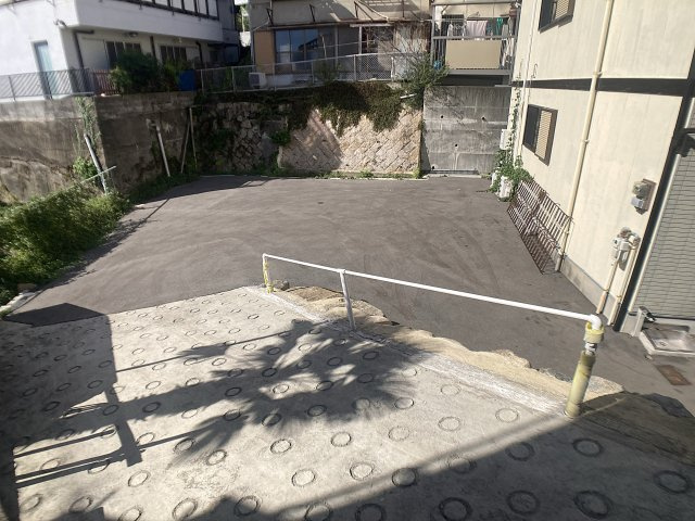 神戸市長田区長田天神町２丁目の一戸建ての駐車場|敷地内大型駐車場、複数台停めれます