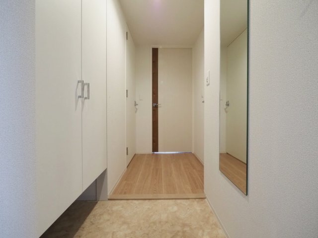 セレニテ谷町四丁目アリエの玄関