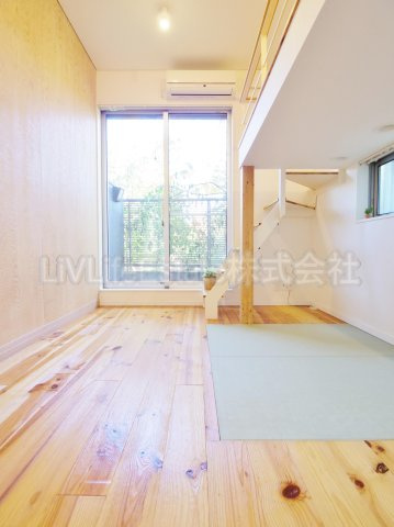 小金井市本町５丁目のアパートの居間・リビング