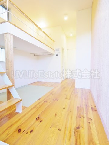 小金井市本町５丁目のアパートの洋室