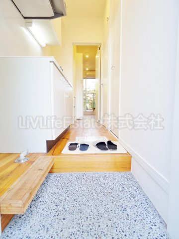 小金井市本町５丁目のアパートの玄関
