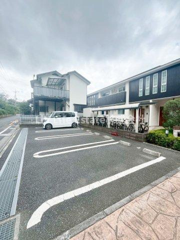 クラール・アイの駐車場