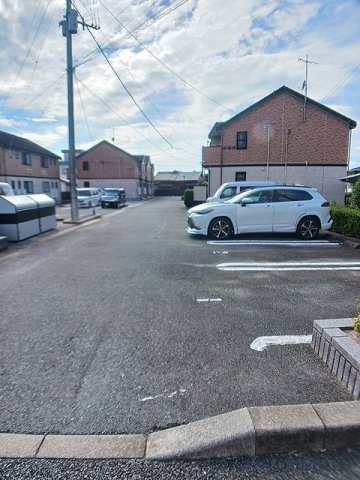 ラシーヌⅢ四番館の駐車場|カースペースがあります