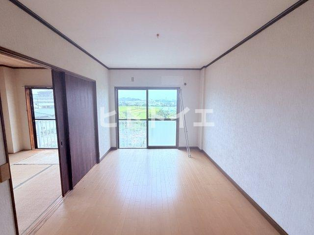 シャンテ広川の洋室