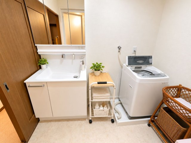 ライオンズマンション泉佐野の独立洗面台|居住中のお部屋のため、一部画像を加工しております。