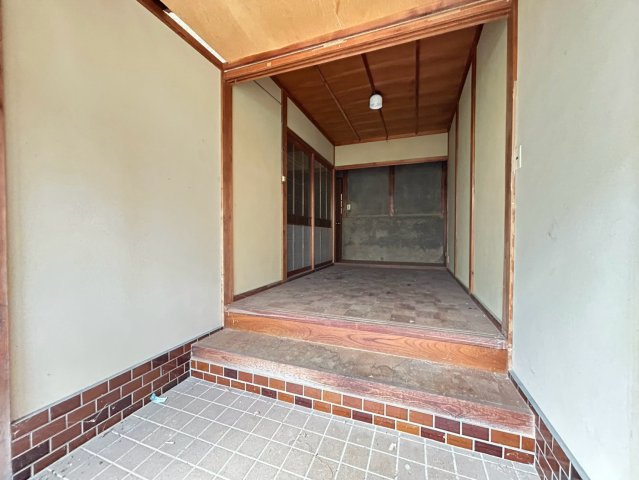 西脇市小坂町中古戸建の玄関