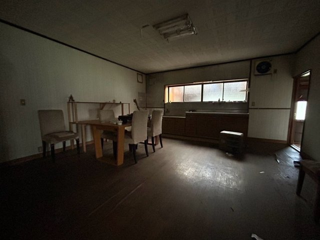 西脇市小坂町中古戸建の居間・リビング