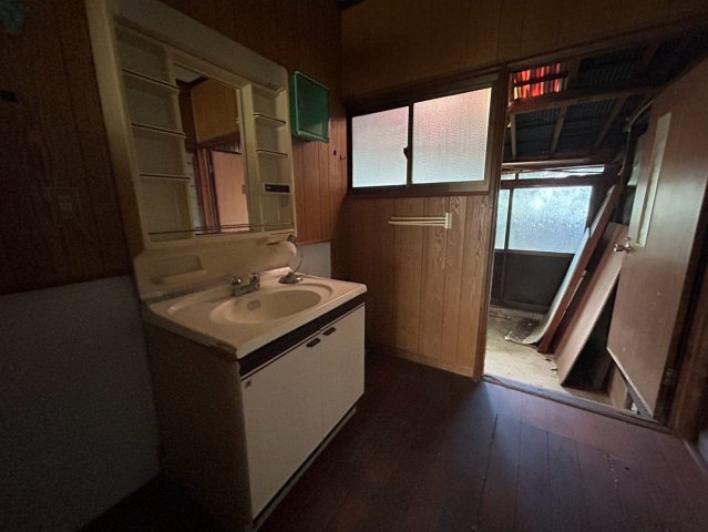 西脇市小坂町中古戸建の独立洗面台