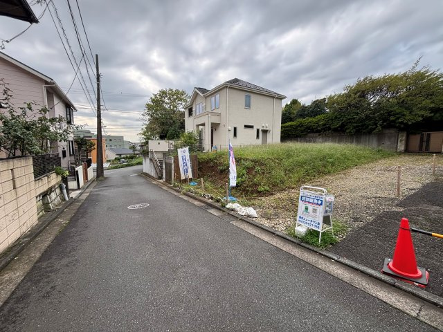 青葉区市ケ尾町の前面道路含む現地写真