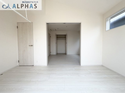 【内観：施工例】 | 神戸市西区玉津町今津　新築戸建 | ■落ち着いた雰囲気の洋室で、ゆったりとした時間を過ごせます♪※同社施工例