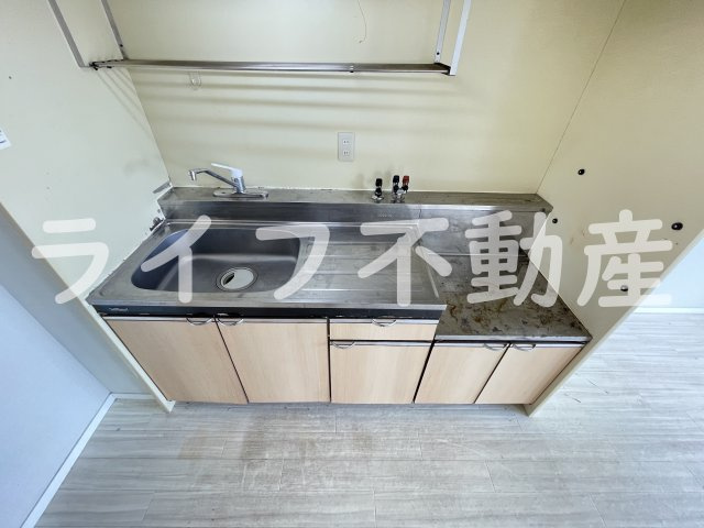 福徳ハイツのキッチン|コンパクトなキッチンで掃除もラクラク