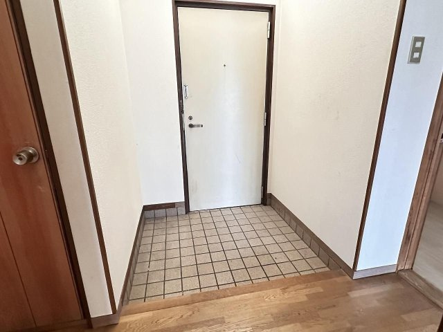 サンライズマンションの玄関
