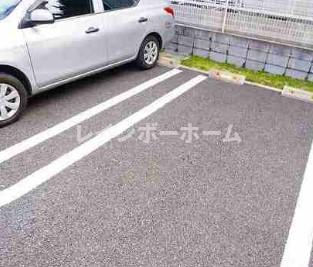 グラン・フィオーレBの駐車場