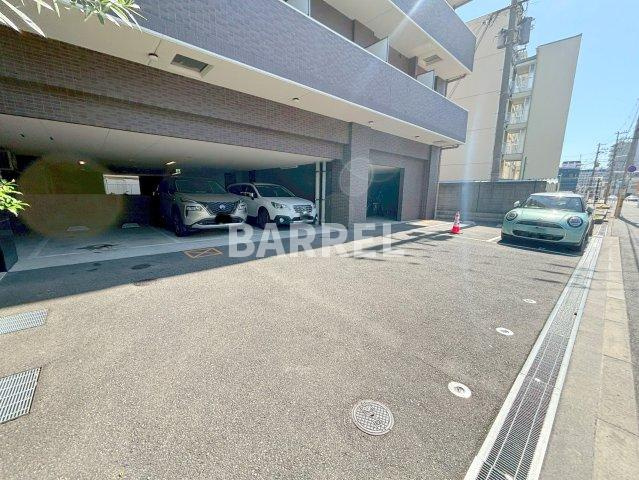 プランドール新大阪PARKレジデンスの駐車場