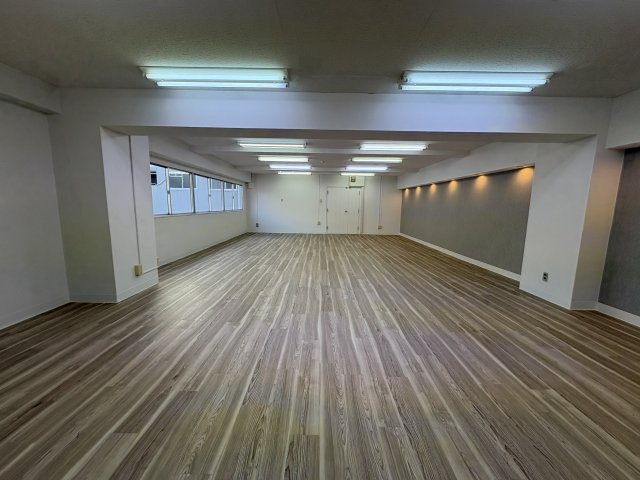 新大阪生原ビルの居間・リビング