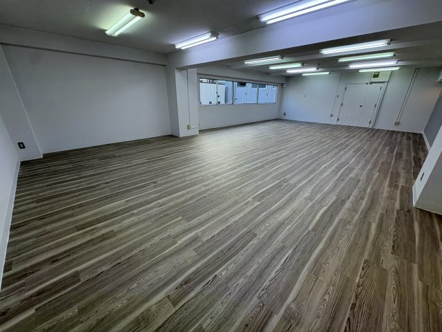 新大阪生原ビルの居間・リビング