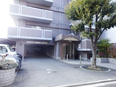 ヴィヴァーチェ四条大宮の駐車場