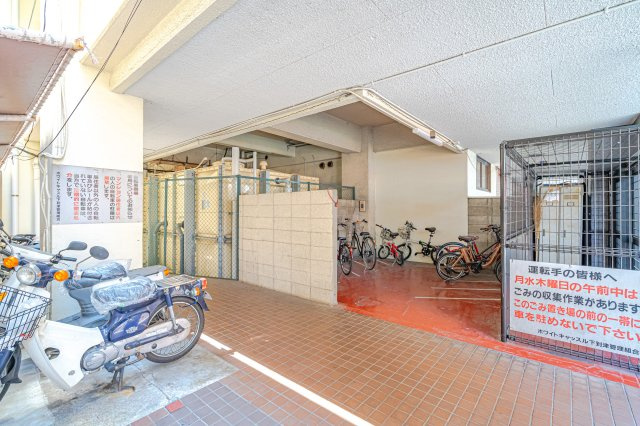 ホワイトキャッスル下到津（A-19）の駐輪場