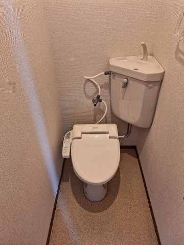 セレブリティのトイレ|温水洗浄便座付き