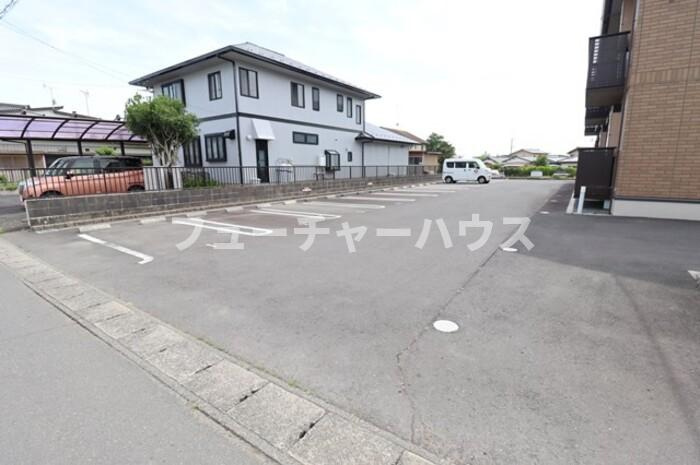 ルナ・ピエーナの駐車場