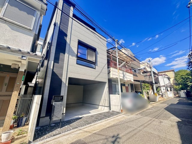 宮本通2丁目 新築戸建ての前面道路含む現地写真