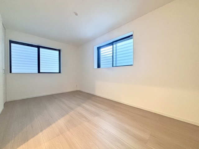 宮本通2丁目 新築戸建ての洋室