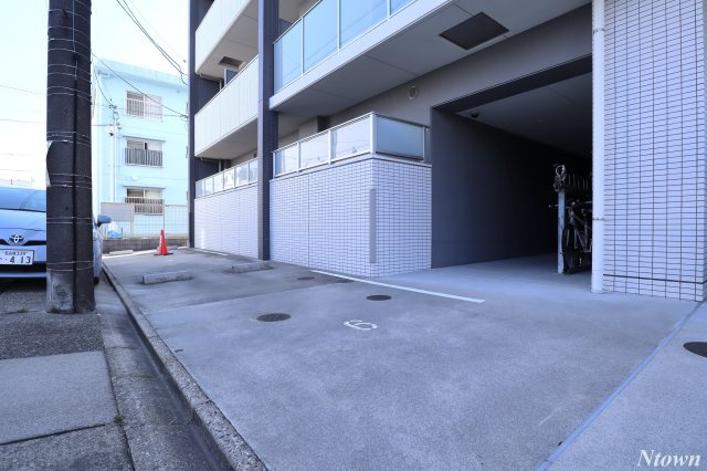 【駐車場】 | アフロディーテ | 車をお持ちの方に嬉しい駐車場付きの物件です