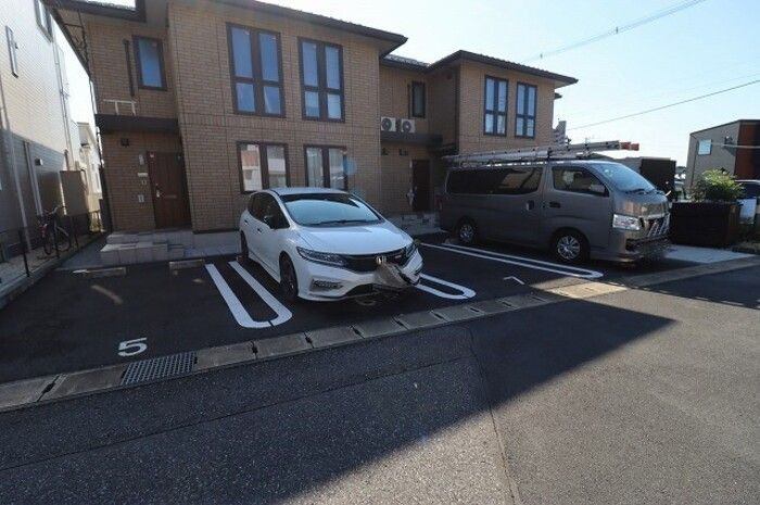 グレイスの駐車場