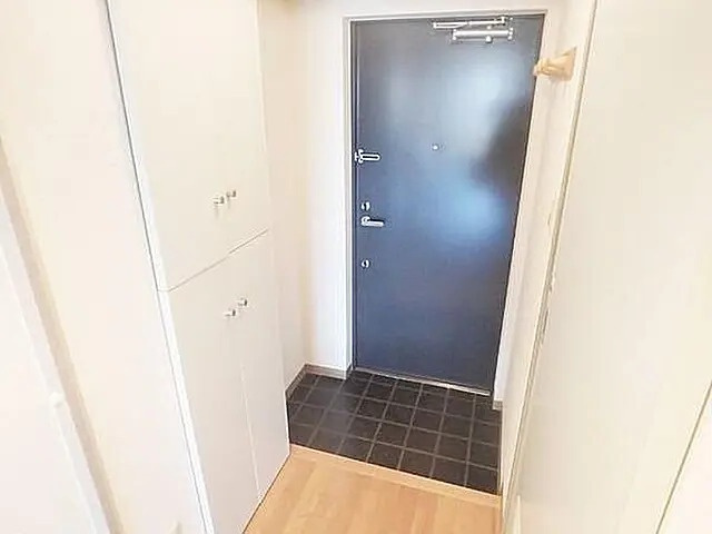 ワイズ新横浜の玄関
