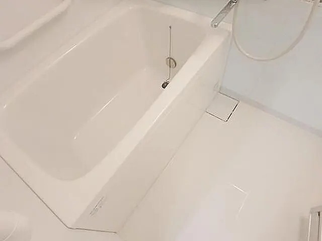 ワイズ新横浜の浴室