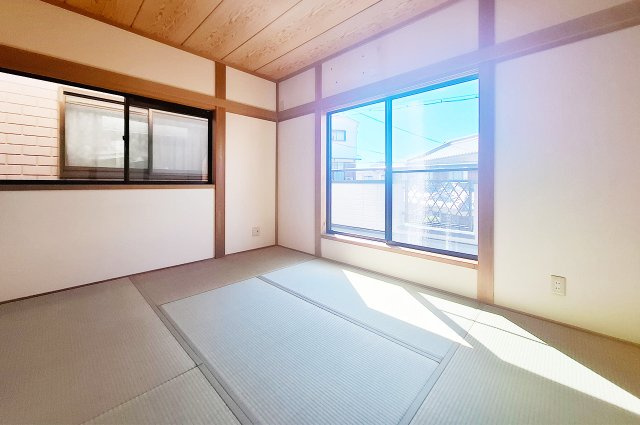 堺市中区新家町の和室|和室：バルコニーへ出入りできる6帖の和室です。