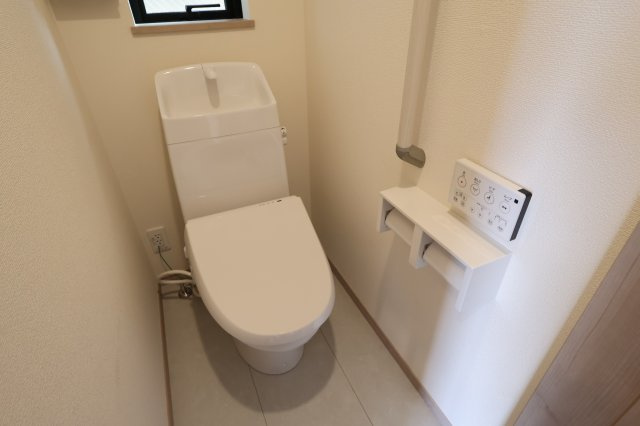 《仲介手数料無料》桜区大字大久保領家180-1新築一戸建てハートフルタウンのトイレ|1階