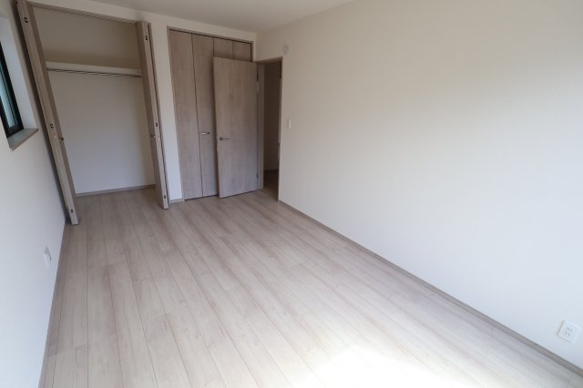 《仲介手数料無料》桜区大字大久保領家180-1新築一戸建てハートフルタウンの洋室|2階 7.5帖