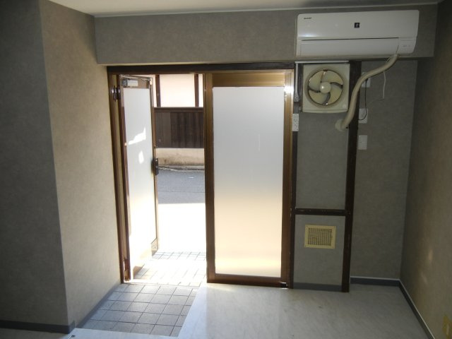 サンライト上新庄の玄関