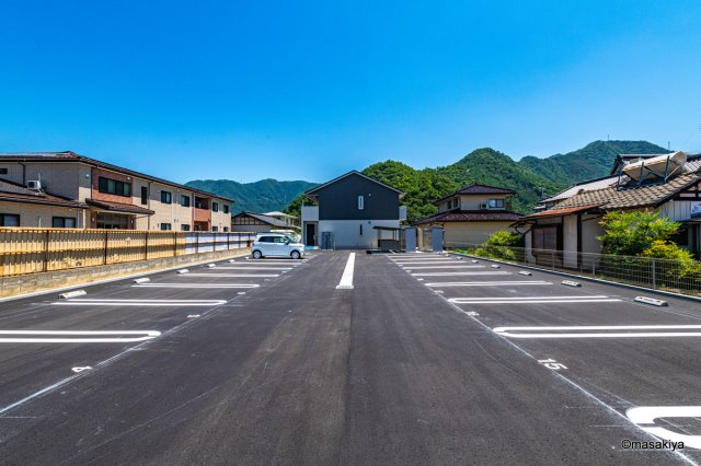 レジデンスフラワーⅡの駐車場