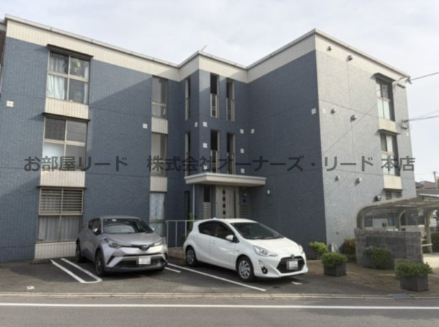 パッサーブルー野中の駐車場